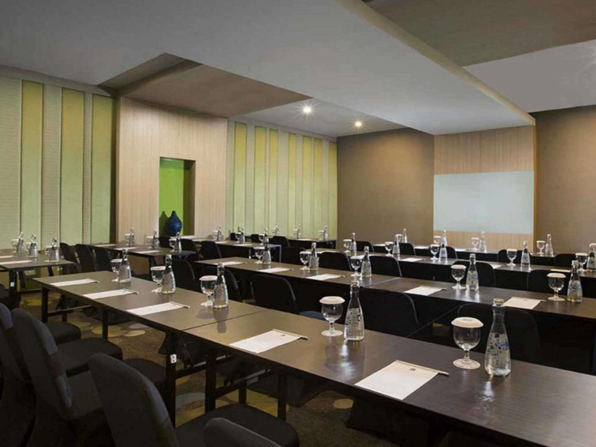 Swiss-Belcourt Bogor Otel Dış mekan fotoğraf